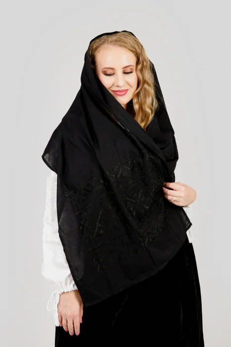 Marama traditionala neagra cu broderie geometrica neagra Otilia 01