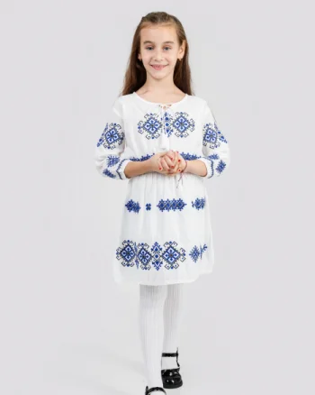 Rochie traditionala alba pentru fetite cu motiv geometric albastru Doris 01