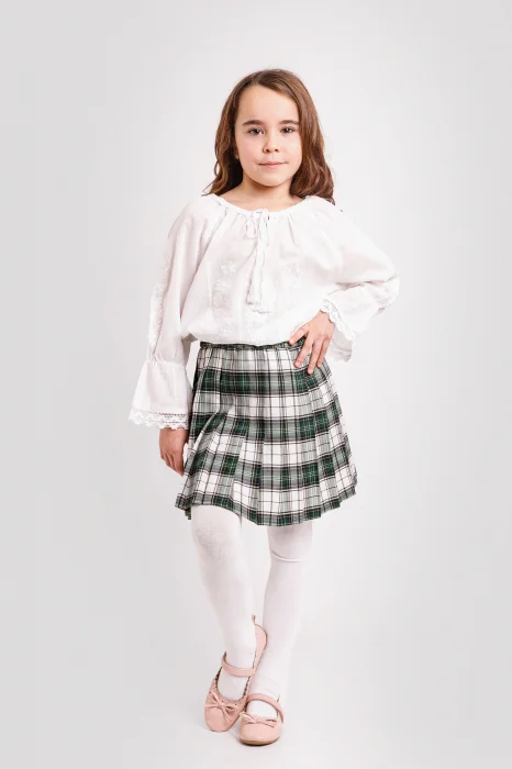 Ie traditionala alba pentru fetite cu motiv floral alb Elsa