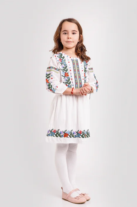 Rochie traditionala alba pentru fetite cu motiv floral multicolor Simona
