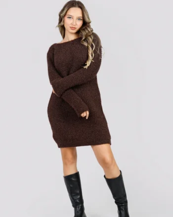 Pulover pufos maro tip rochie cu decolteu barcuta