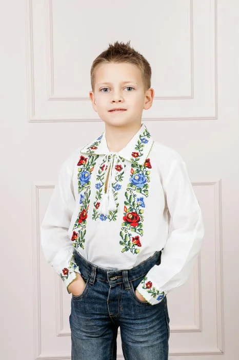Camasa traditionala de baieti alba cu motiv floral tricolor Paul 01