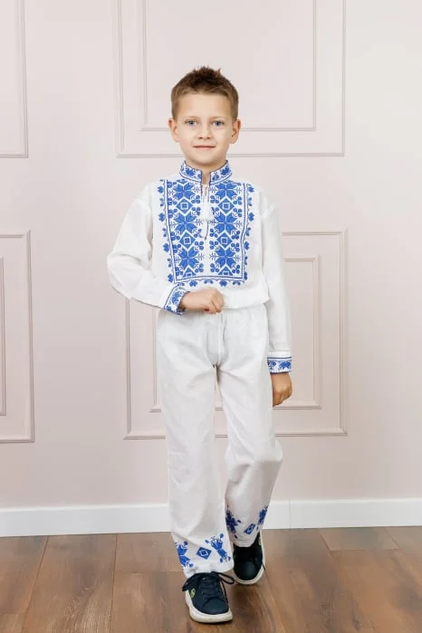 Compleu traditional alb pentru baieti cu motiv geometric albastru Emil 01
