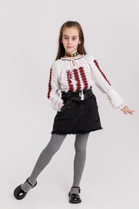 Ie traditionala alba pentru fetite cu motiv geometric rosu Andreea 01