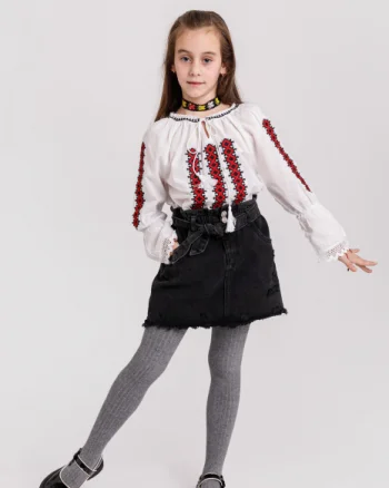 Ie traditionala alba pentru fetite cu motiv geometric rosu Andreea 01