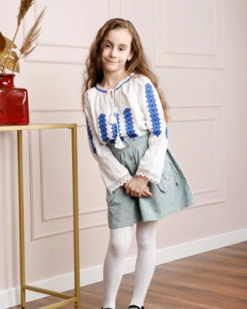 Ie traditionala alba pentru fetite cu motiv geometric albastru Andreea 02
