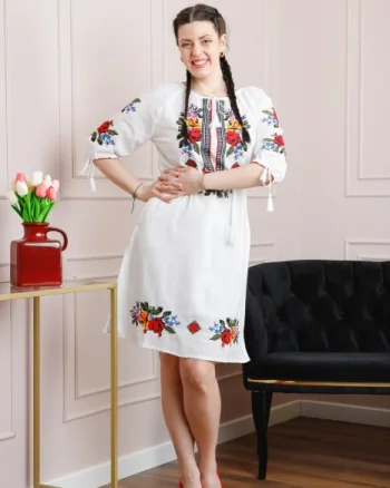 Rochie traditionala alba cu motiv floral multicolor Beatrice