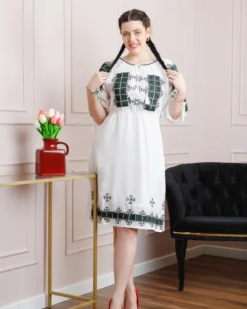 Rochie traditionala alba cu motiv geometric verde Matilda 01