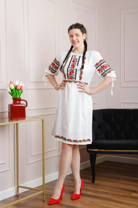 Rochie traditionala alba cu motiv floral rosu Lidia