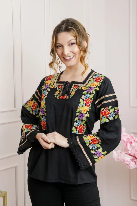 Bluza neagra cu motiv floral multicolor Noela 02