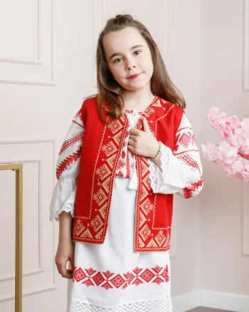 Vesta traditionala rosie pentru fetite cu broderie geometrica crem Flavia 02