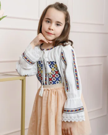 Ie traditionala alba pentru fetite cu motiv floral tricolor Rania