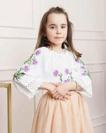 Ie traditionala alba pentru fetite cu motiv floral mov Daria 01