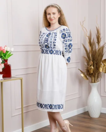 Rochie traditionala alba cu motiv floral albastru Lacramioara