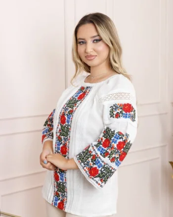 Bluza alba cu motiv floral rosu Iarina