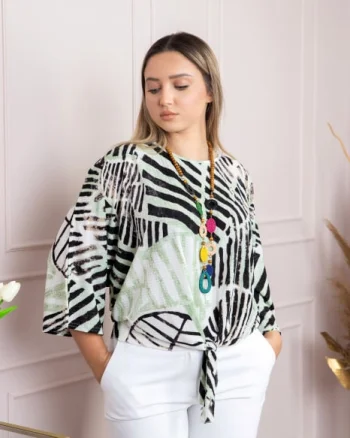 Bluza cu imprimeu safari print verde si colier decorativ