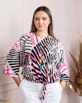 Bluza cu imprimeu safari print roz si colier decorativ