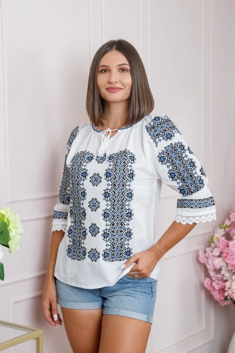 Ie traditionala alba cu motiv geometric albastru Anne 04