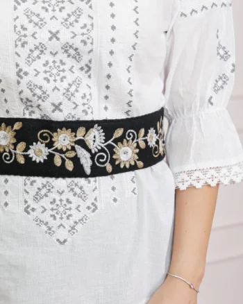 Brau traditional negru cu motiv floral auriu Iuliana