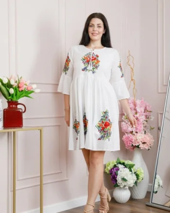 Rochie traditionala evazata alba cu motiv floral rosu Melania 02