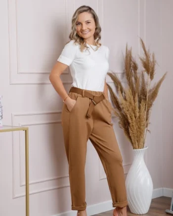 Pantaloni camel lejeri cu talie elastica si curea ajustabila