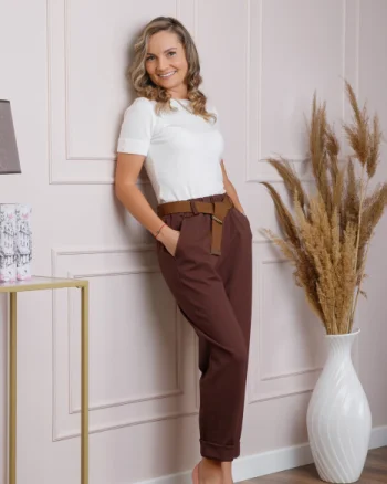 Pantaloni maro inchis lejeri cu talie elastica si curea ajustabila