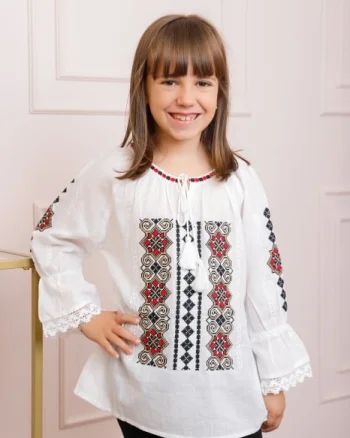 Ie traditionala alba pentru fetite cu motiv geometric multicolor Raluca