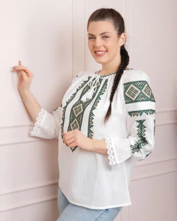 Ie traditionala alba cu motiv geometric verde Constanta 04 - maneca lunga