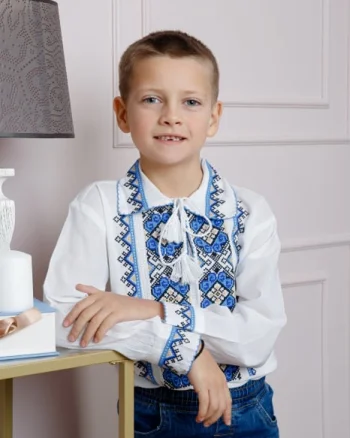 Camasa traditionala de baieti alba cu motiv geometric albastru Catalin 01