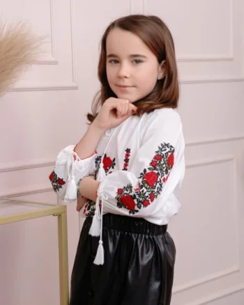 Ie traditionala alba pentru fetite cu motiv floral rosu Iunia