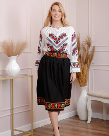 Fusta traditionala neagra cu broderie florala rosie Maria 02