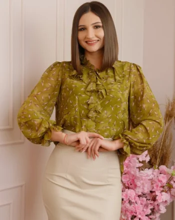 Bluza eleganta Genevieve cu volanase si imprimeu floral verde olive
