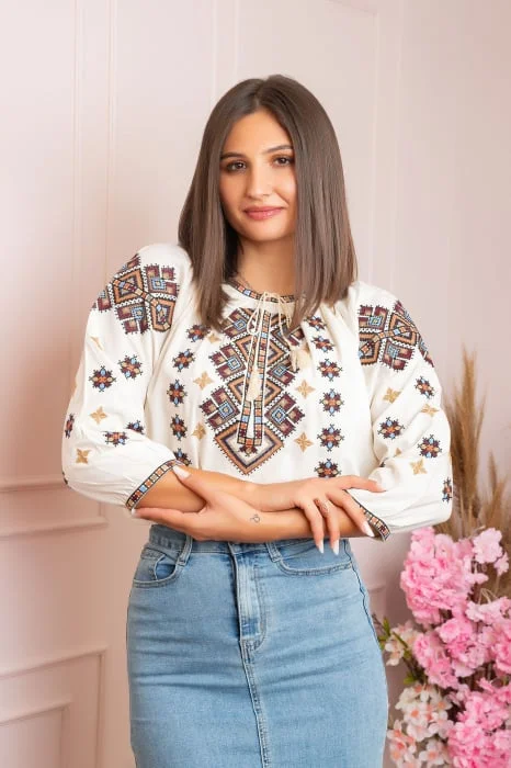 Ie traditionala crem cu motiv geometric maro Isabela
