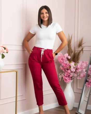 Pantaloni conici Tessa din bumbac cu snur in talie - Grena