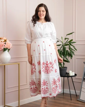 Fusta alba cu broderie florala rosie Carmen 01