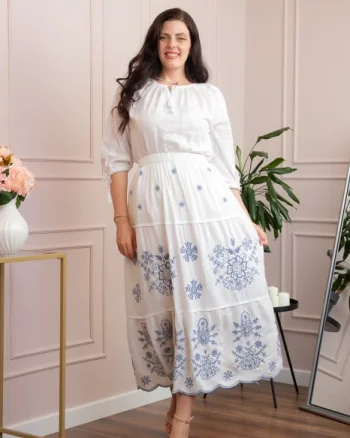 Fusta alba cu broderie florala albastra Carmen 03