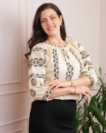 Bluza tip ie crem cu motiv geometric negru Brigita 01