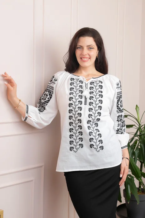 Bluza tip ie alba cu motiv geometric negru Celina 01