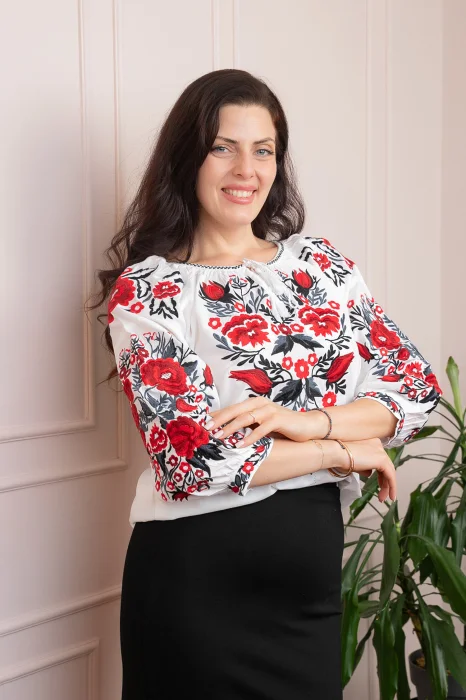 Bluza tip ie alba cu motiv floral rosu Gianina