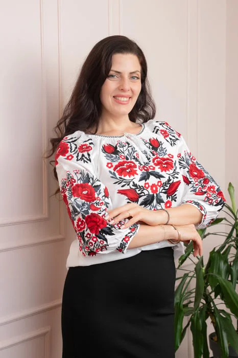 Bluza tip ie alba cu motiv floral rosu Gianina