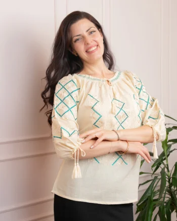Bluza tip ie crem cu motiv geometric turcoaz Celestina