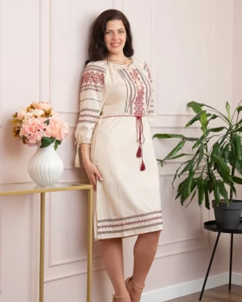 Rochie traditionala crem cu motiv geometric rosu Oana