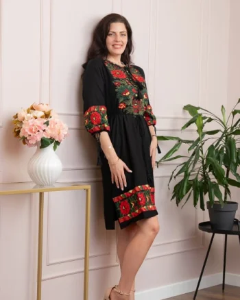 Rochie traditionala neagra cu motiv floral multicolor Mihaela 01