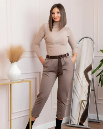 Pantaloni bej lejeri cu talie elastica si curea ajustabila
