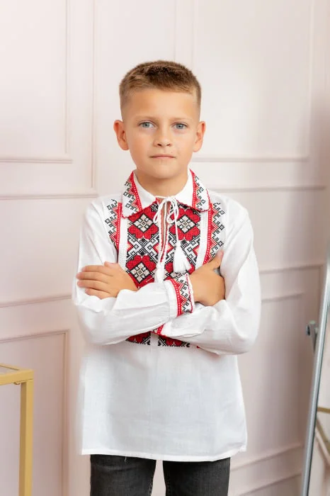 Camasa traditionala de baieti alba cu motiv geometric rosu Catalin 02