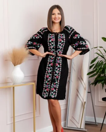 Rochie traditionala neagra cu motiv floral multicolor Gisela 01