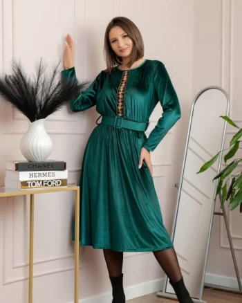 Rochie din catifea Layla cu centura in talie si detaliu boho-floral - Verde