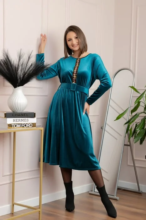 Rochie din catifea Layla cu centura in talie si detaliu boho-floral - Turcoaz
