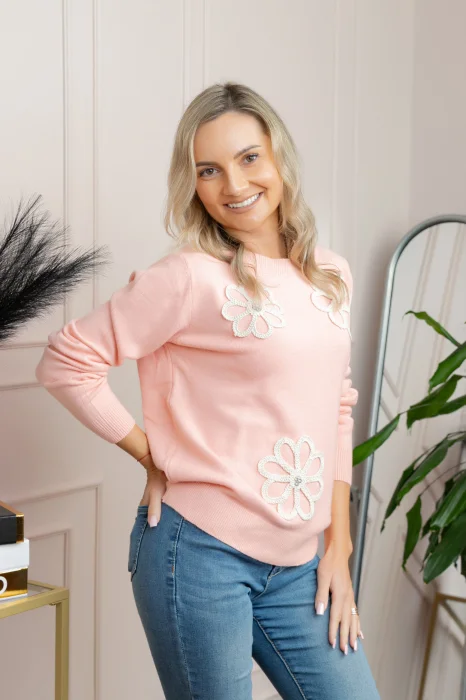 Pulover tricotat cu aplicatii florale Sally - Roz