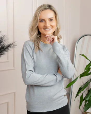 Pulover tricotat fin cu detalii ondulate Caroline - Gri